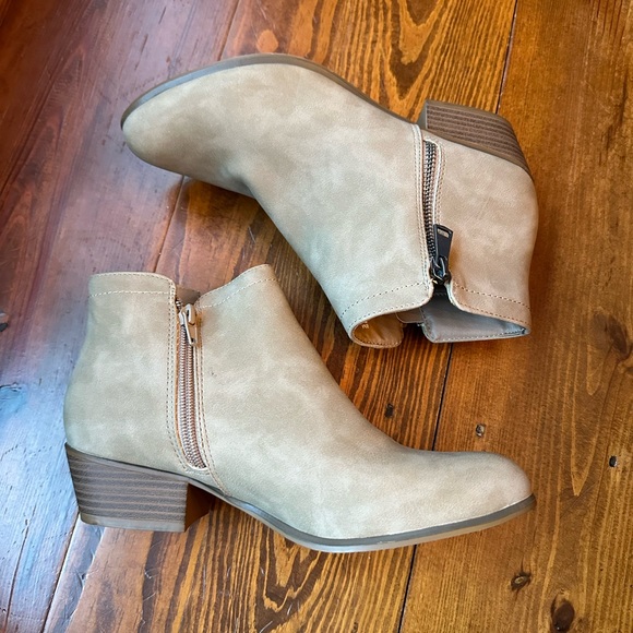 Unionbay Women’s Tabby Suede Booties - Picture 3 of 7